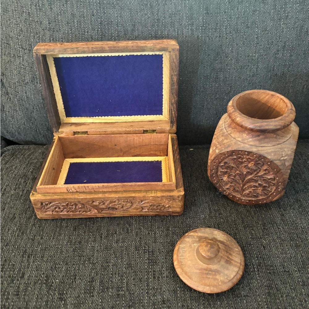 Vintage Hand Carbed Woode Jar and Jewlry Box. Made in India. - Picture 2 of 9